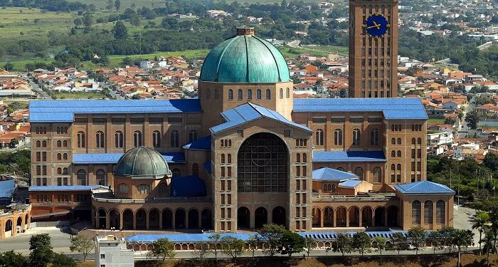 Santuário de Aparecida espera receber mais de 500 mil fiéis