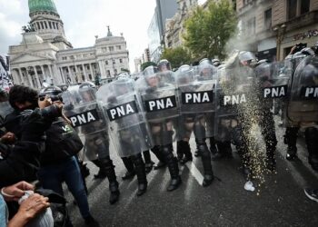 “Tesouraço” de Bolsonaro inspirado em Milei preocupa aposentados