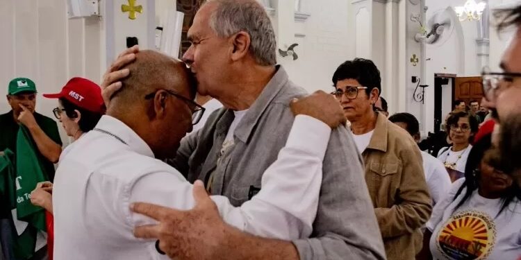 Bispo vira alvo bolsonarista após defender voto contra a ditadura