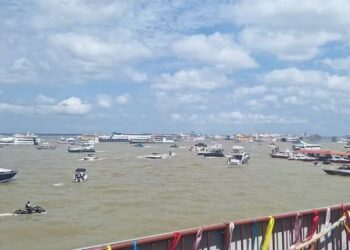 Círio: romarias por terra e água marcam véspera da festa