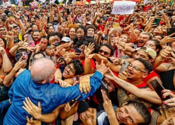 Povo nas ruas e “exército” nas redes deram vitória a Lula