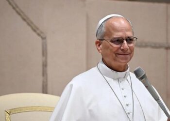 Papa Leão retira parte do pulmão e tem câncer confirmado