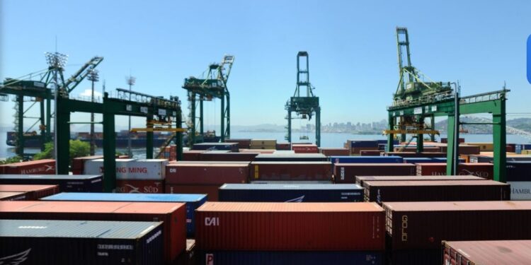 Balança comercial tem superávit de US$ 7,74 bilhões em setembro