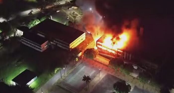 Incêndio do prédio da UFPE gera prejuízo de R$ 100 milhões