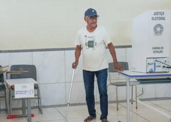 Idosos superam dificuldades e ressaltam importância do voto